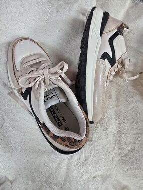 Womens Size 8 Shoe Lucky Step Taupe and Black Leopard Accent Sneakers